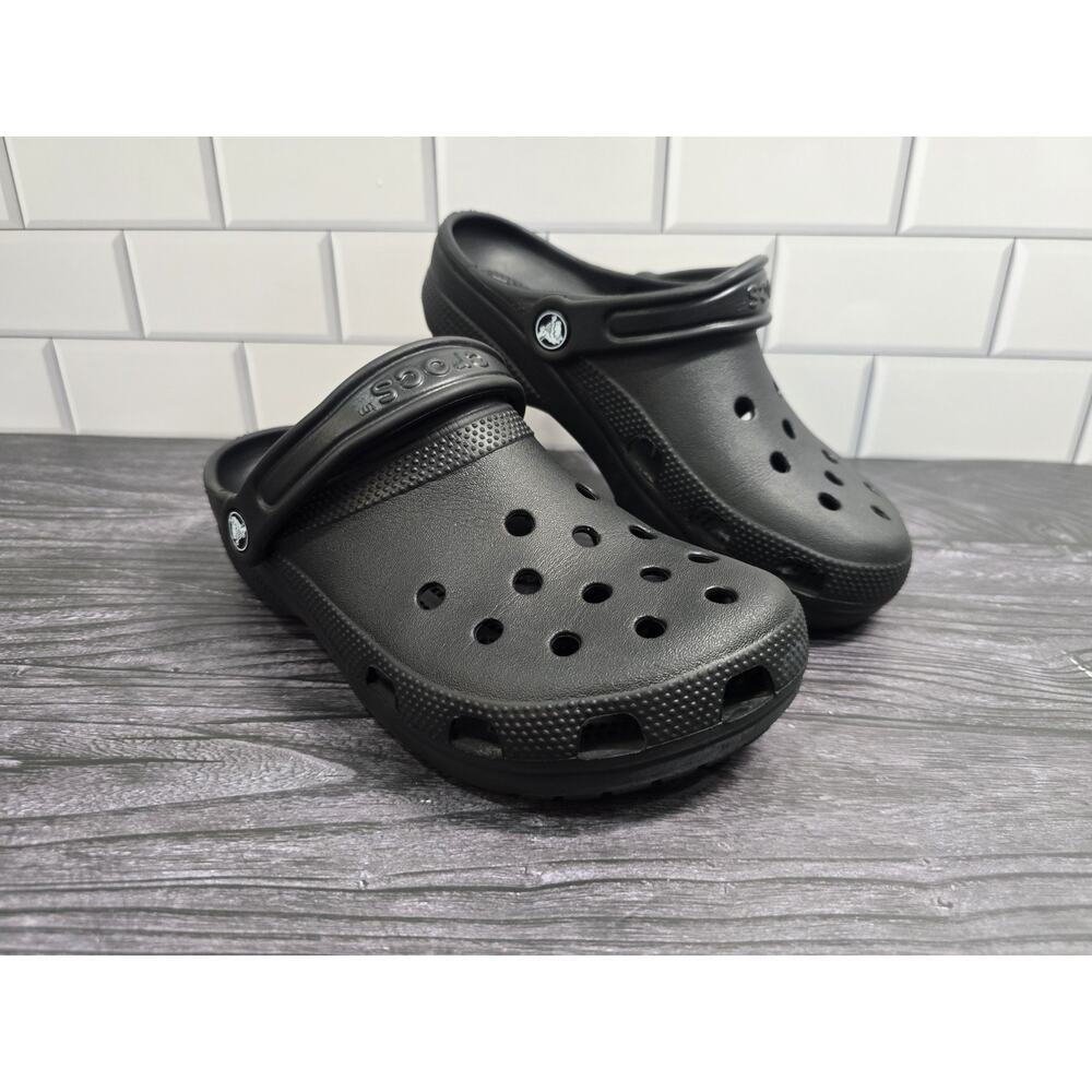 Crocs Classic Clog Kids J5 / Women’s 7 Black Slip On Comfort Shoes EUC